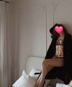 Александра, 22