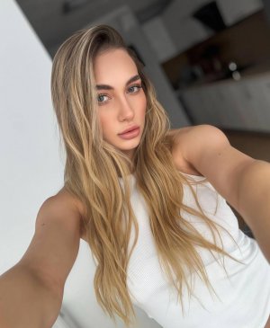 Алина, 22