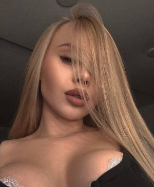 Анита, 23